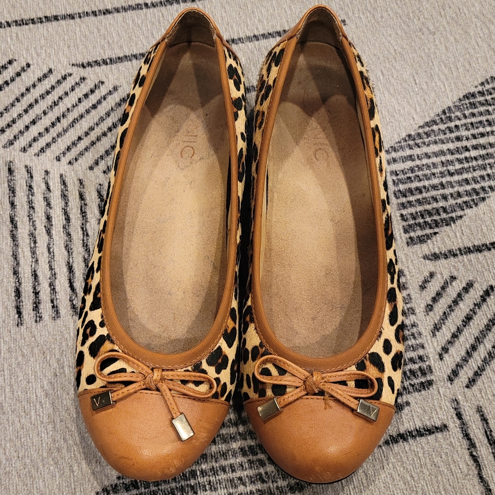 Vionic Leopard Flats